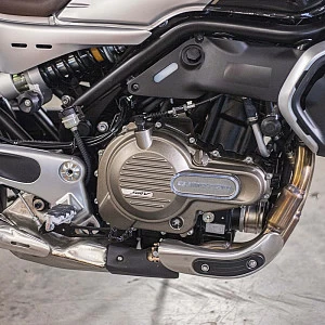 Мотоцикл QJ SRV 550 (серебристый) 2026г.